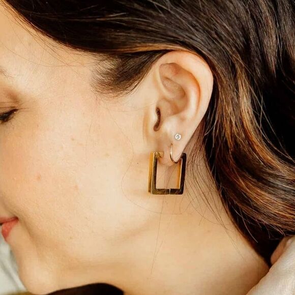 🌟 Geometric Gold Square Hoop Earrings NWT Chic Modern Elegant - Picture 1 of 2